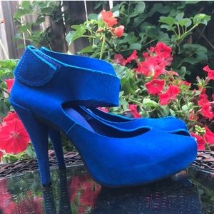 Pedro Garciá electric blue heels